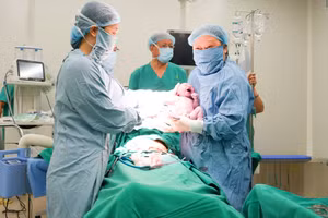 Sáng 26/11, em bé chào đời khỏe mạnh ở tuần thai thứ 38, nặng 3,4kg. 