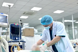 Các bác sĩ đã tiến hành vi phẫu kẹp cổ túi phình động mạch thông trước cho bệnh nhân. Ảnh: BVCC.