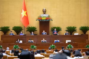 Phó Chủ tịch Quốc hội Nguyễn Khắc Định điều hành phiên họp sáng 14/5.