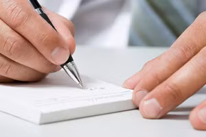 Thông tư yêu cầu bổ sung một số trường thông tin bắt buộc trong đơn thuốc. Ảnh minh hoạ. 