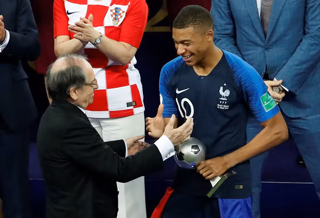 Nhận giải Cầu thủ trẻ hay nhất World Cup Nhận giải Cầu thủ trẻ hay nhất World Cup
