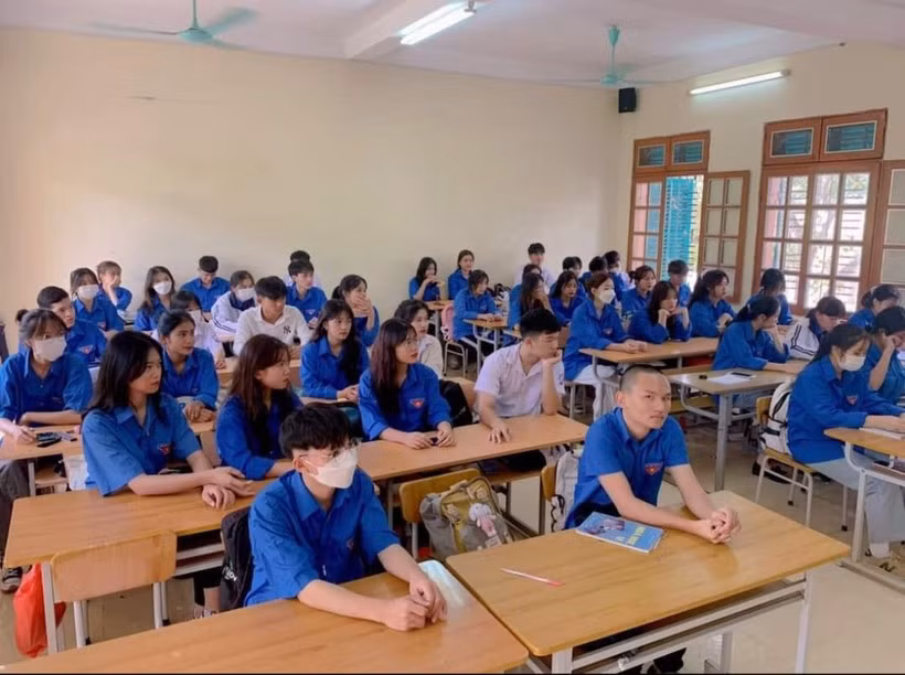 Trường THPT Sông Mã xác định mỗi cán bộ, giáo viên, học sinh đều là "tai", "mắt" trong đấu tranh tố giác tội phạm. Mỗi học sinh là một ‘tai mắt’ trong tố giác tội phạm ảnh 2