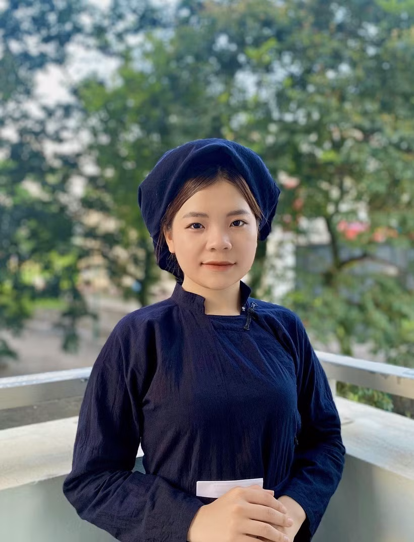 Nữ sinh Hoàng Lê Na hiện là sinh viên lớp giáo dục Tiểu học K54A, khoa Giáo dục Tiểu học, trường Đại học Sư phạm (ĐH Thái Nguyên). Nữ sinh người Tày khao khát gìn giữ nghệ thuật hát then đàn tính ảnh 1