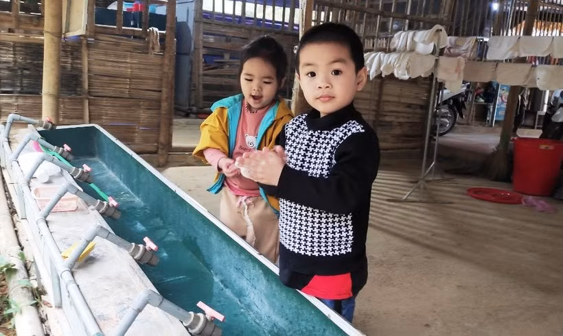 Lớp học mầm non bằng tranh tre ở thượng nguồn sông Mã ảnh 3