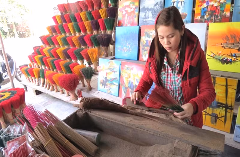 Thiếu nữ se hương trên phố Huyền Trân công chúa