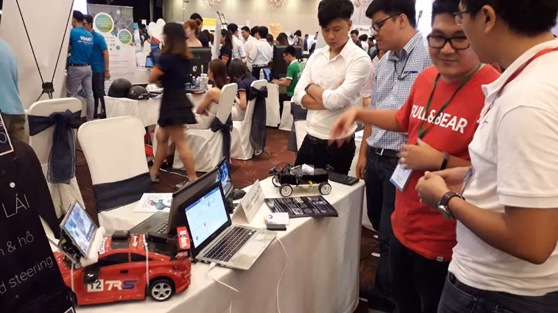 Gian hàng trưng bày sản phẩm của một startup Gian hàng trưng bày sản phẩm của một startup