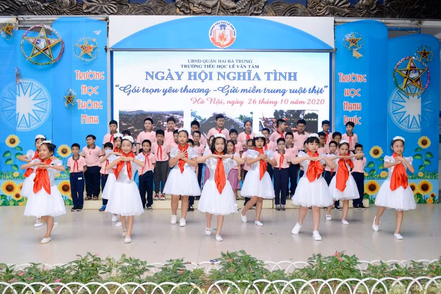 Đa dạng, thiết thực hình thức sinh hoạt dưới cờ tại Trường Tiểu học Lê Văn Tám.