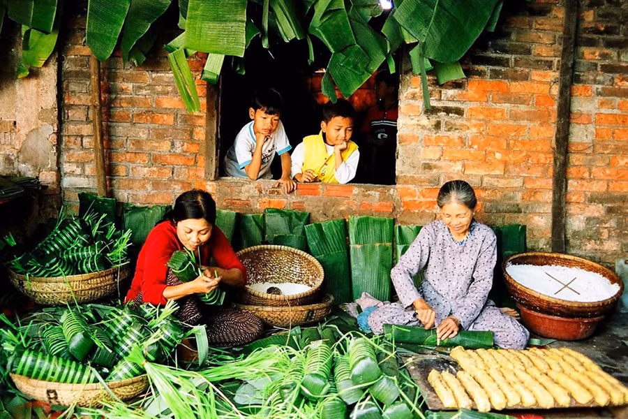 Gói bánh tét ngày Tết (ảnh minh họa)