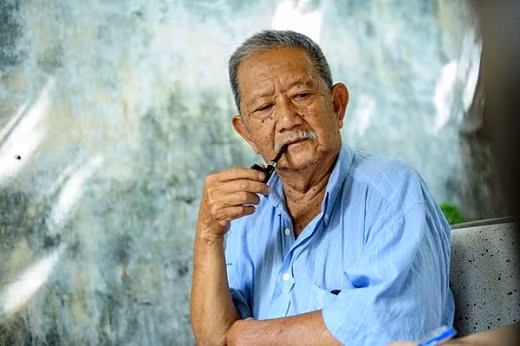 Nhà văn Mạc Can 