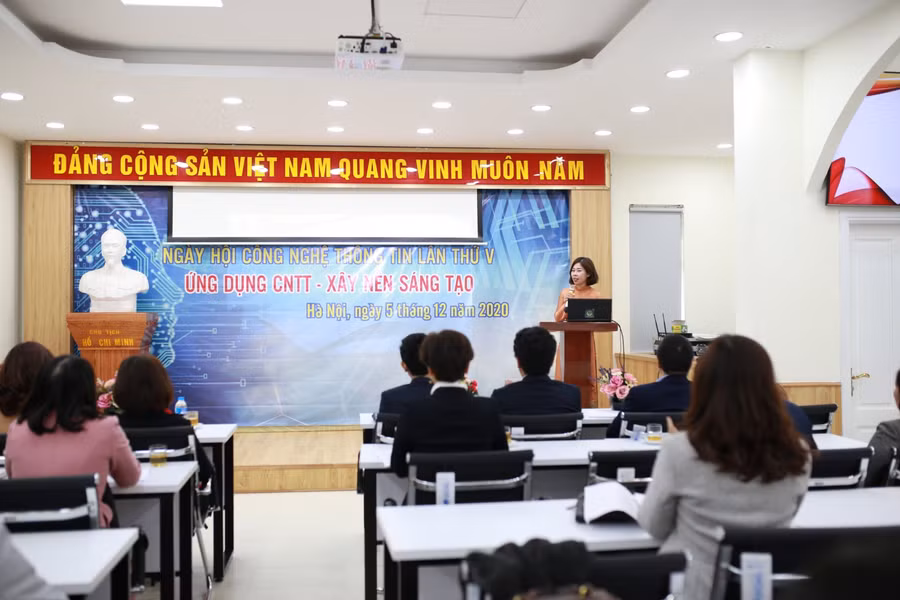 GV tham gia thi thiết kế bài giảng E-learning.