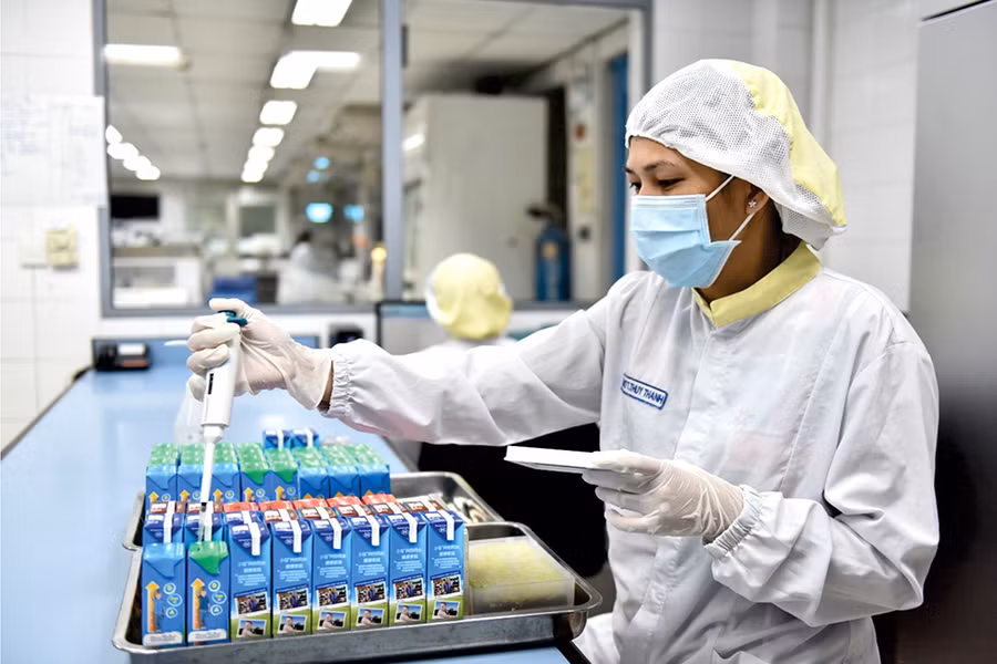 (Cô Gái Hà Lan nỗ lực nghiên cứu những sản phẩm dinh dưỡng cân bằng phù hợp nhu cầu trẻ em Việt Nam)