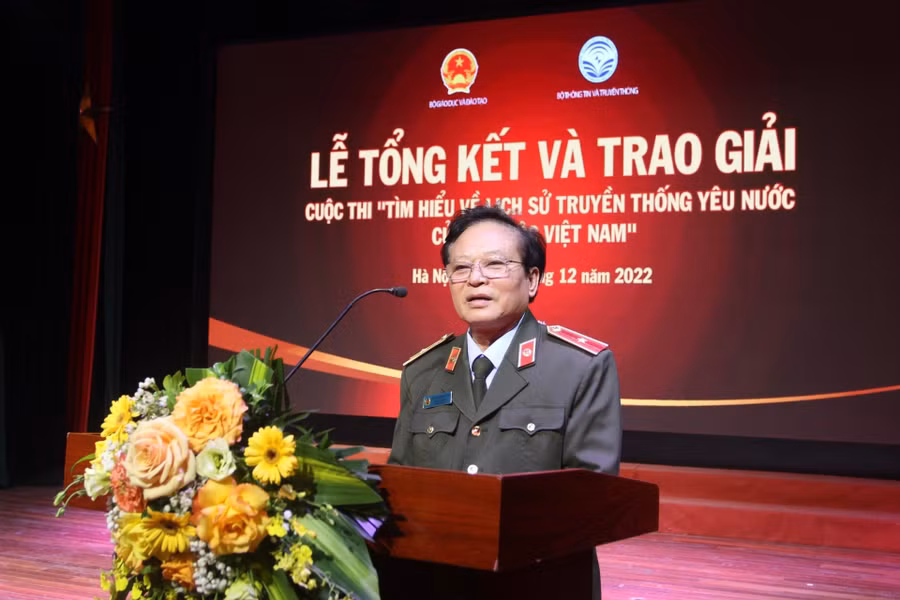Trao giải cuộc thi Tìm hiểu lịch sử truyền thống yêu nước của dân tộc Việt Nam ảnh 4