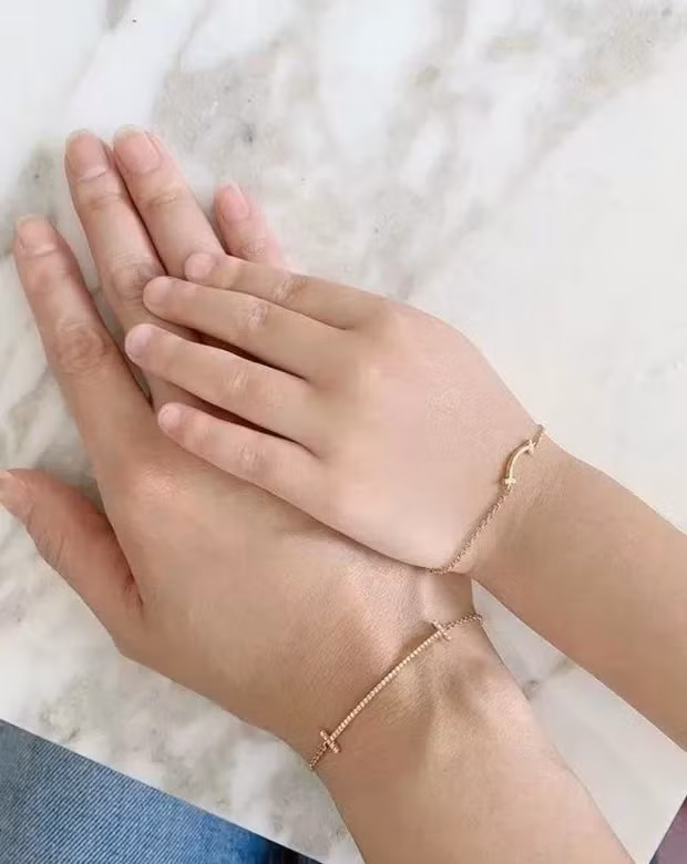Việc dành tặng cho con gái những món quá đắt tiền khiến Lâm Tâm Như trở thành nhân vật gây tranh cãi trên mạng xã hội. Việc dành tặng cho con gái những món quá đắt tiền khiến Lâm Tâm Như trở thành nhân vật gây tranh cãi trên mạng xã hội.
