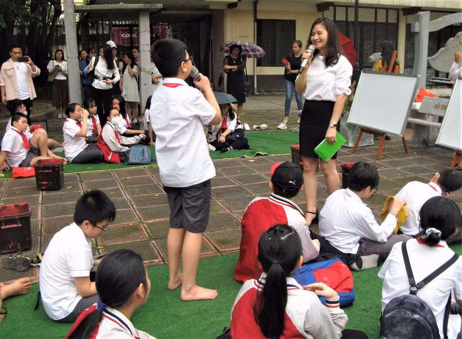 Học sinh Trường THCS Chu Văn An học trải nghiệm môn Lịch sử tại Bảo tàng Lịch sử Quốc gia.
