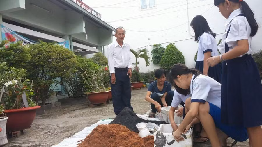 Trọn nghiệp đưa đò