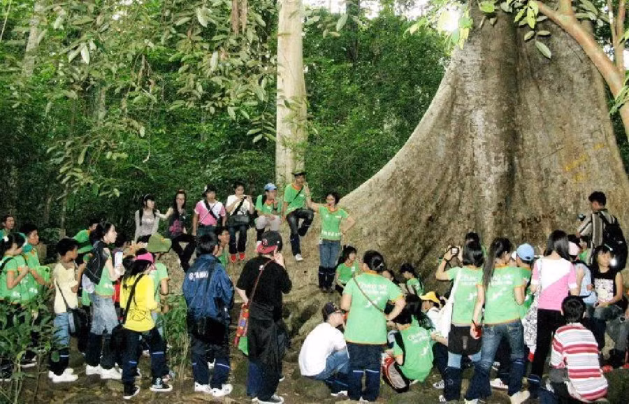 Học sinh tham quan vườn quốc gia Cát Tiên