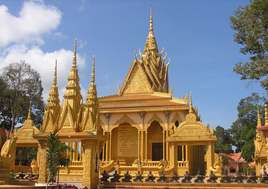 Chính điện chùa Vàm Ray