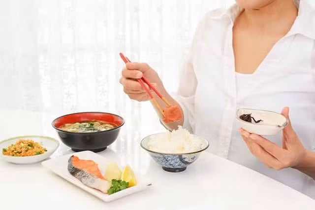 Cá là món ăn thường thấy trên bàn ăn của người Nhật.