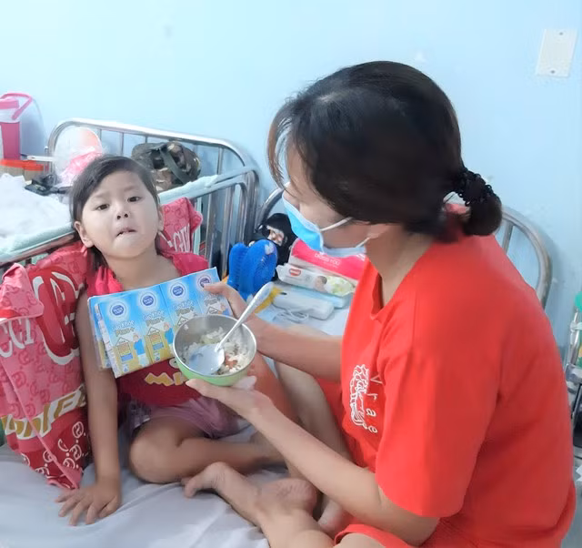 Cô Gái Hà Lan tiếp tục mang 450.000 ly sữa yêu thương, tiếp sức cho tâm dịch vững vàng - Ảnh 6.