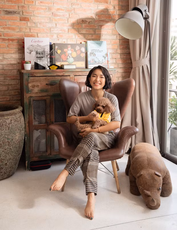 Không gian sống của Châu Bùi được trang trí theo phong cách vintage, hoài cổ nhưng vẫn có sự trẻ trung, phóng khoáng.