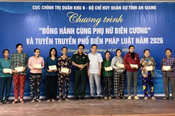 Chương trình "Đồng hành cùng phụ nữ biên cương" tại xã Phú Hữu, tỉnh An Giang.