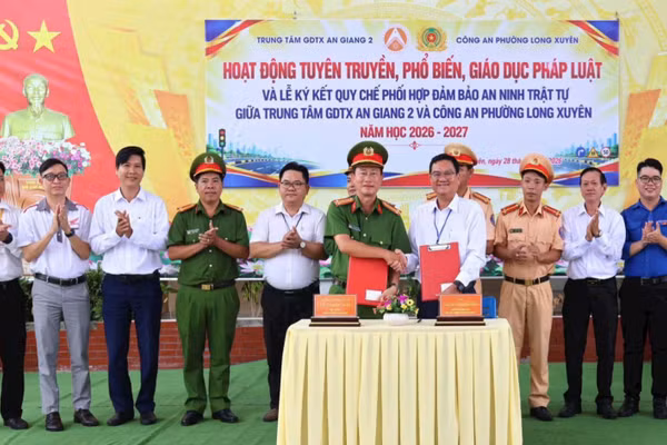 Trung tâm GDTX An Giang 2 ký kết quy chế phối hợp đảm bảo ANTT trường học.