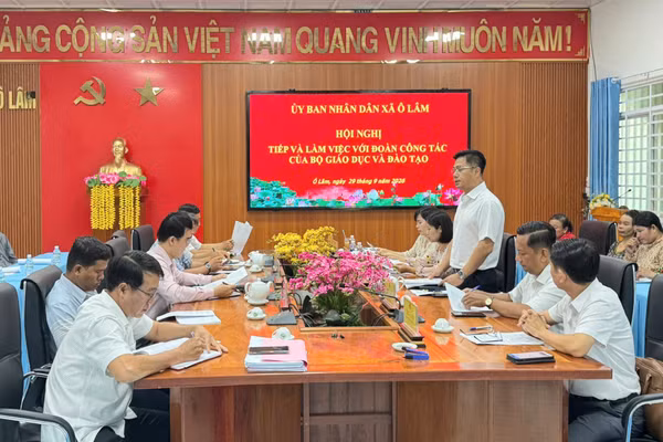 Quang cảnh buổi làm việc.