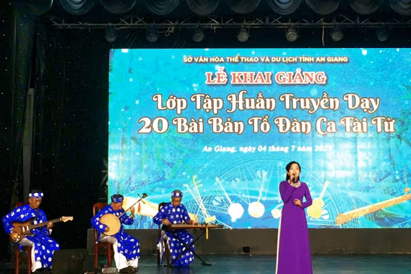 Đàn ca tài tử một loại hình âm nhạc truyền thống đặc sắc của Nam Bộ.