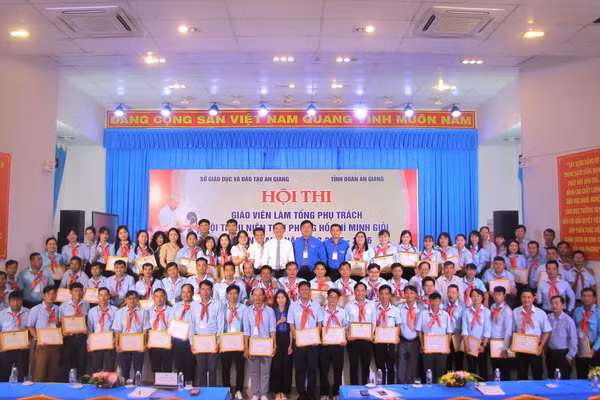 An Giang biểu dương, khen thưởng 66 giáo viên làm TPT Đội TNTP Hồ Chí Minh giỏi cấp tỉnh năm học 2025 - 2026. 
