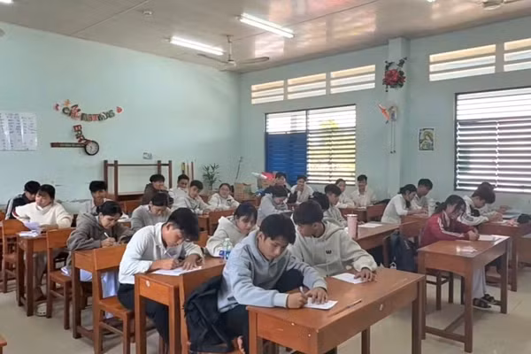 Học sinh An Giang tập trung ôn tập chuẩn bị Kỳ thi tốt nghiệp THPT năm 2026.