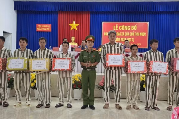 Trại giam Kênh 7 trao Quyết định đặc xá cho 167 phạm nhân. 