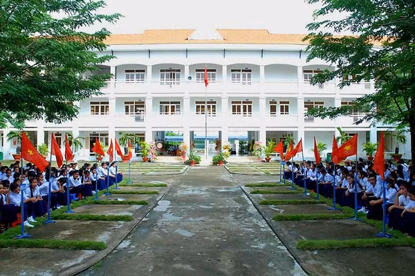 Trường Phổ thông Dân tộc nội trú THCS&THPT An Giang 2 (phường Châu Đốc, tỉnh An Giang).