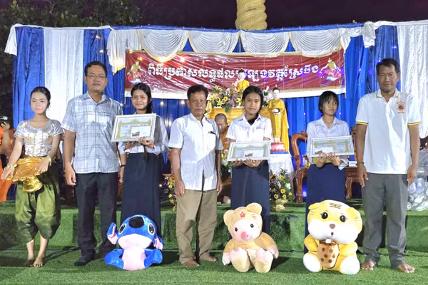Xã Ô Lâm (An Giang) tổng kết lớp dạy chữ Khmer trong các nhà chùa. 