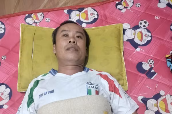 Thầy giáo Nguyễn Thành Phú bệnh suy tim nặng cần đặt máy trợ tim duy trì mạng sống.