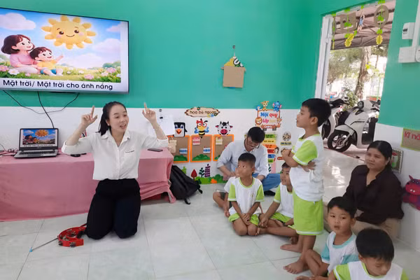 Tiết học của cô và trò Trường Mầm non Ô Lâm (xã Ô Lâm, tỉnh An Giang).
