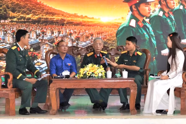 Buổi tọa đàm tri ân các Anh hùng liệt sĩ.