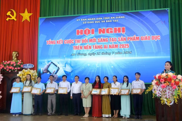 An Giang trao giải Cuộc thi Đổi mới sáng tạo sản phẩm giáo dục trên nền tảng AI