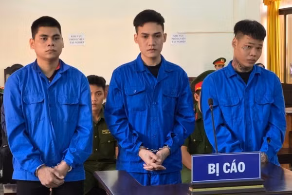 3 bị cáo Tấn, Quý và Thật (từ trái sang) tại phiên tòa.