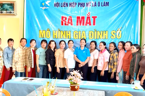 Hội Liên hiệp Phụ nữ xã Ô Lâm (tỉnh An Giang) ra mắt Mô hình Gia đình số. 