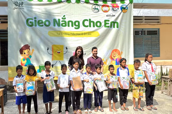 Chương trình "Gieo nắng cho em" mang niềm vui đến trẻ em miền núi Ô Lâm (tỉnh An Giang).