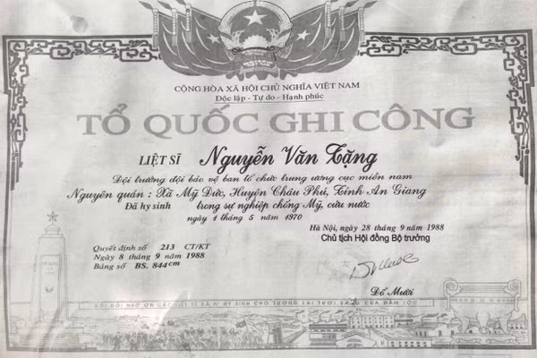Bằng Tổ quốc ghi công của liệt sĩ Nguyễn Văn Tặng.