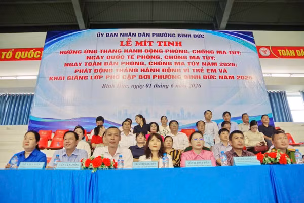Phường Bình Đức, tỉnh An Giang khai giảng lớp phổ cập bơi dành cho học sinh.