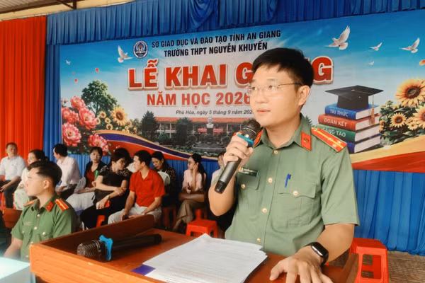 Buổi tuyên truyền, giáo dục pháp luật tại Trường THPT Nguyễn Khuyến (xã Phú Hòa, tỉnh An Giang).