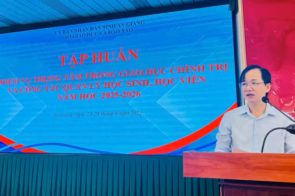 Khai mạc tập huấn nhiệm vụ trọng tâm trong giáo dục chính trị và công tác quản lý học sinh, học viên.