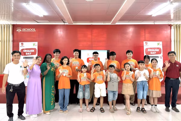 Giáo viên và học sinh tham gia Ngày hội.