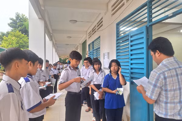 Thí sinh An Giang thi môn cuối vào lớp 10 hệ không chuyên năm học 2026 - 2027.