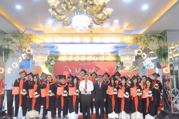 Ấm áp tình thầy trò Lễ Tri ân và trưởng thành tại Trường Phổ thông iSchool Long Xuyên (An Giang).