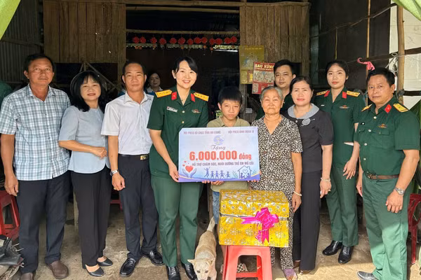 Chương trình "Mẹ đỡ đầu" đồng hành cùng trẻ em mồ côi do ảnh hưởng của đại dịch Covid-19.
