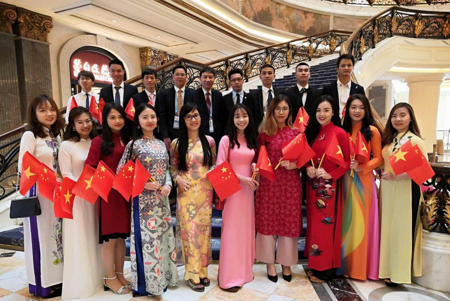 Lưu học sinh Việt Nam tại Trung Quốc. Lưu học sinh Việt Nam tại Trung Quốc.