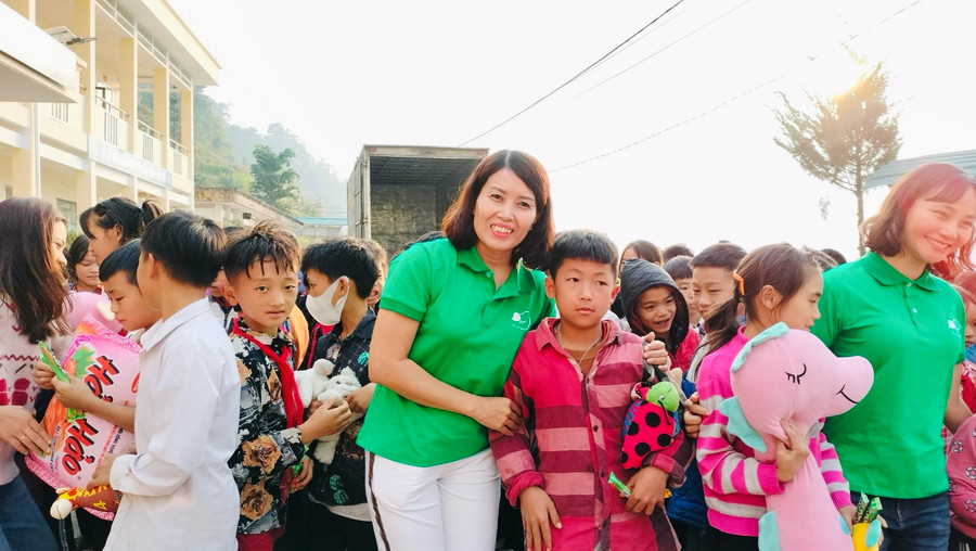 Cô Linh tích cực tham gia các hoạt động từ thiện. Ảnh: NVCC. Cô Linh tích cực tham gia các hoạt động từ thiện. Ảnh: NVCC.